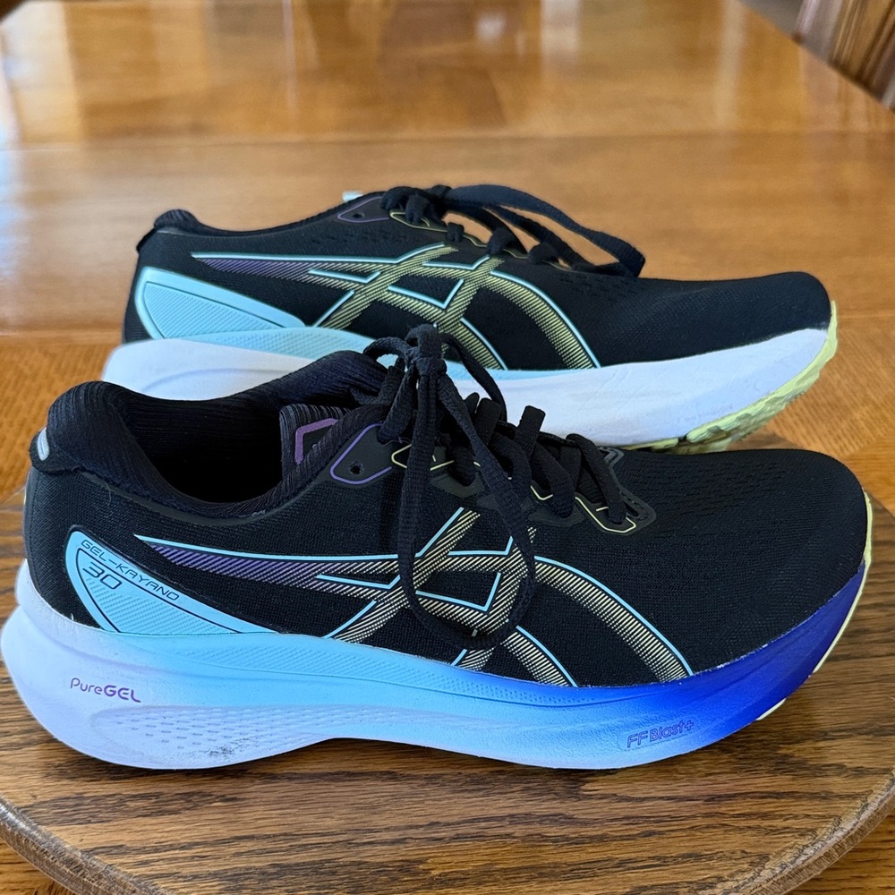 Women’s ASICS KAYANO 30 size 8 running shoes